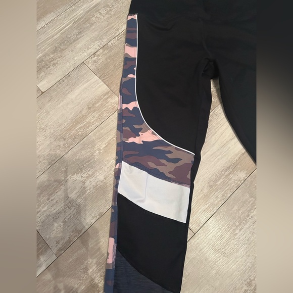 Vs pink rare hard to find leggings - Picture 2 of 3